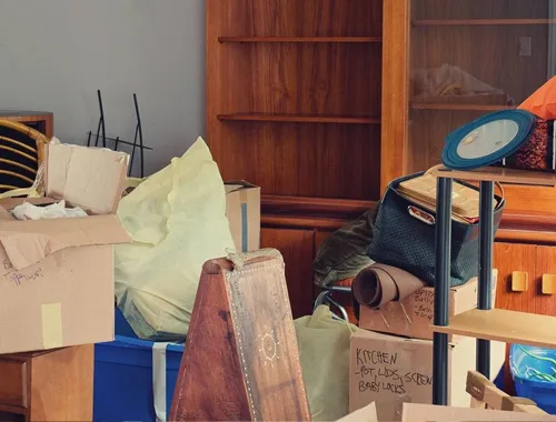 Wohnungsräumung – Möbel werden abtransportiert